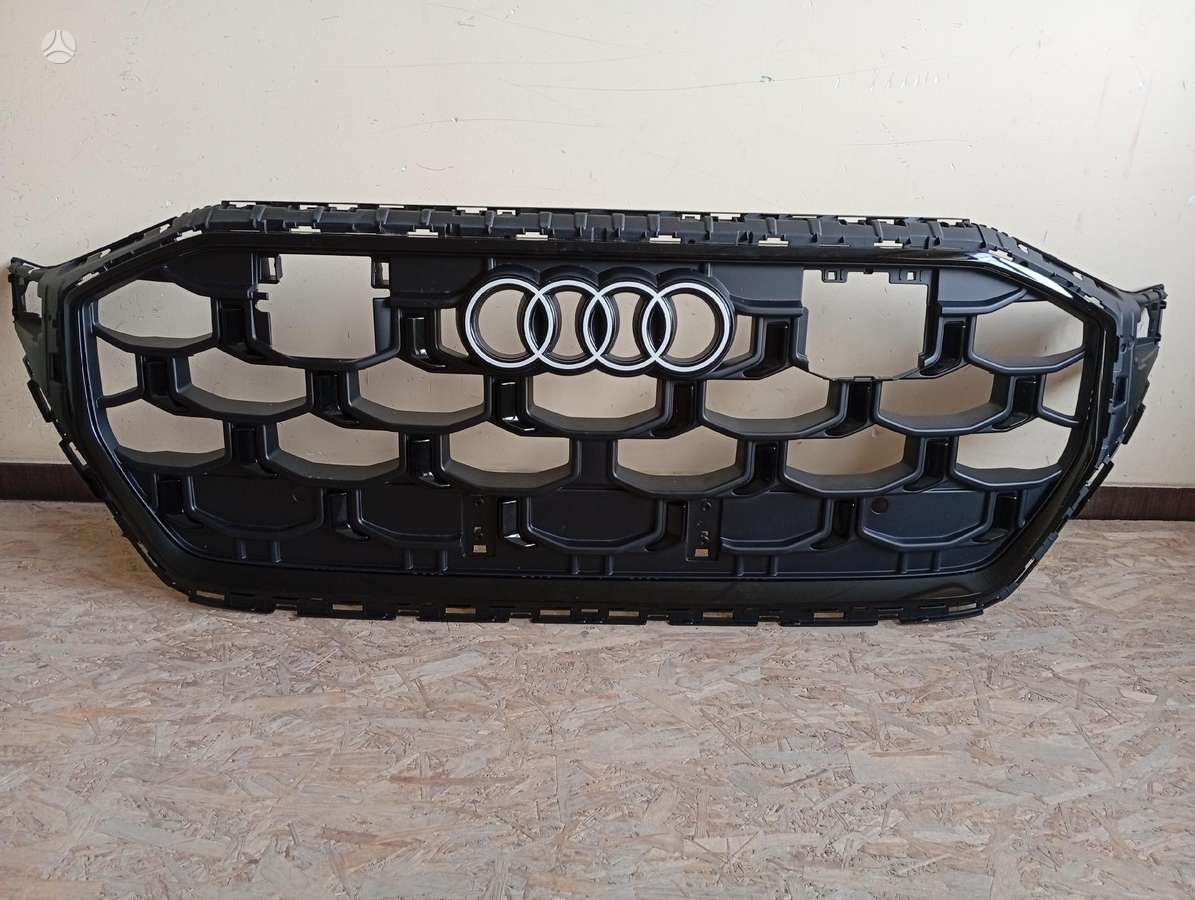 Audi Q8 front grill
