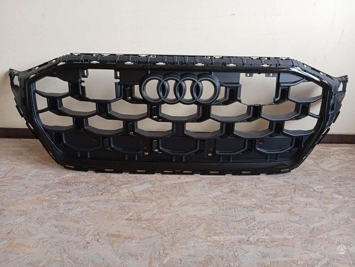 Audi Q8 front grill