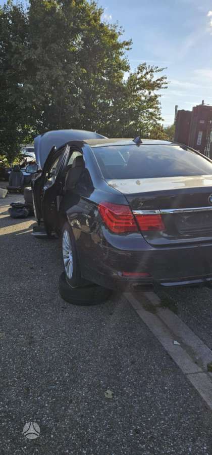 BMW 7 serija 37069885048