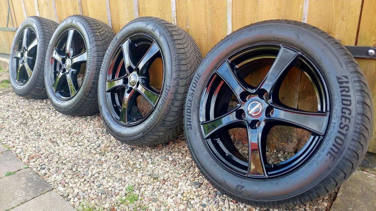 Bridgestone Blizzak LM005, winter 215/55 R17