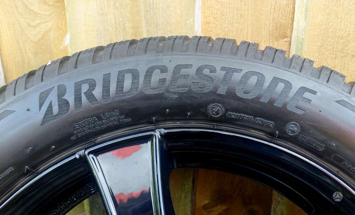 Bridgestone Blizzak LM005, winter 215/55 R17