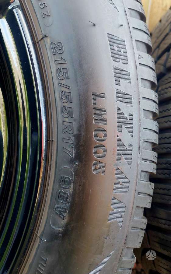 Bridgestone Blizzak LM005, winter 215/55 R17