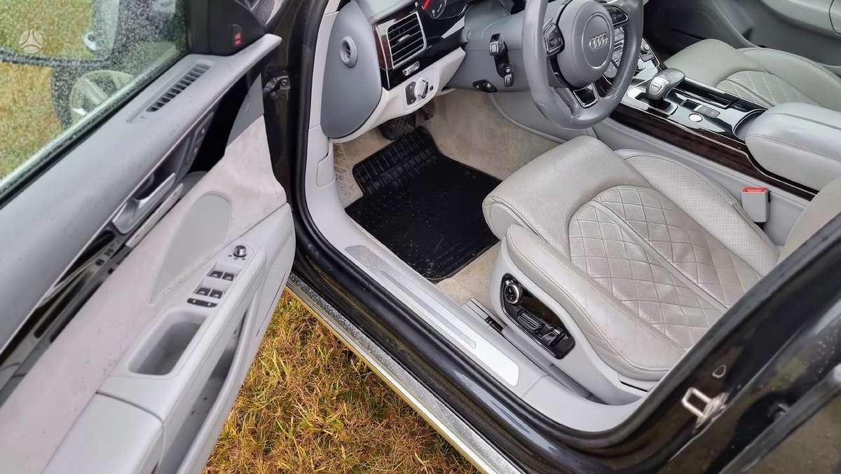 Audi A8, 3.0 l., Седан