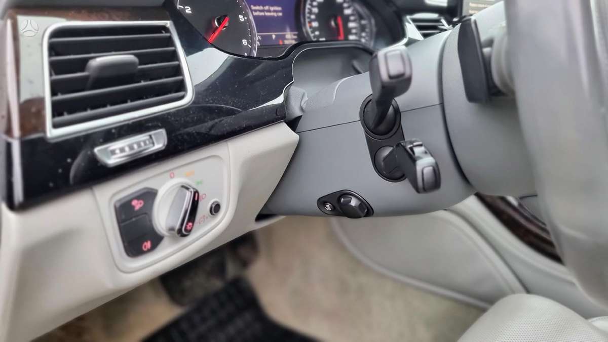 Audi A8, 3.0 l., Седан