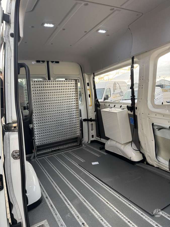 Volkswagen Crafter, preču