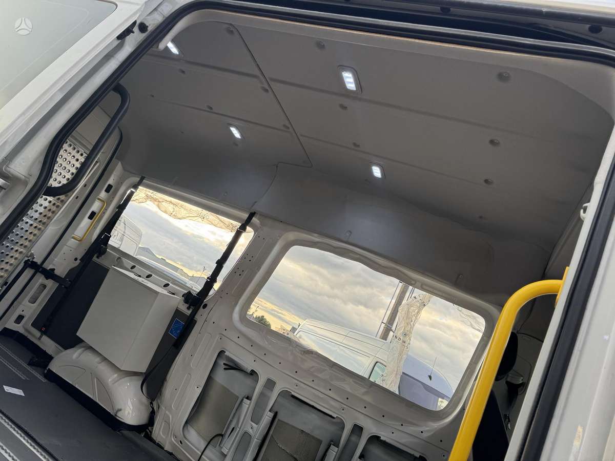 Volkswagen Crafter, preču