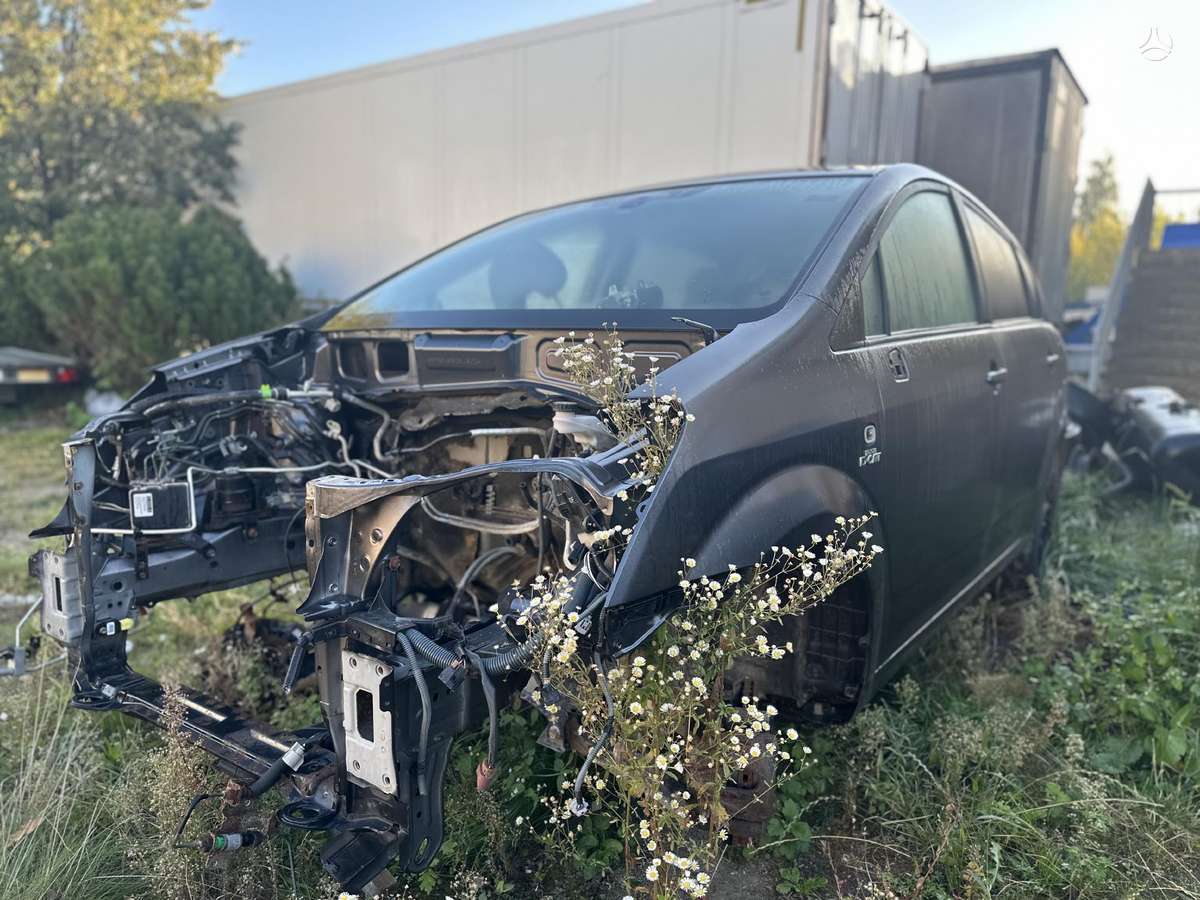Toyota Corolla Verso kėbulo dalys
