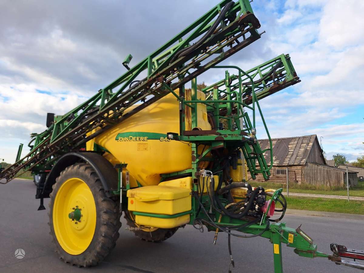 John Deere 840, sprayers