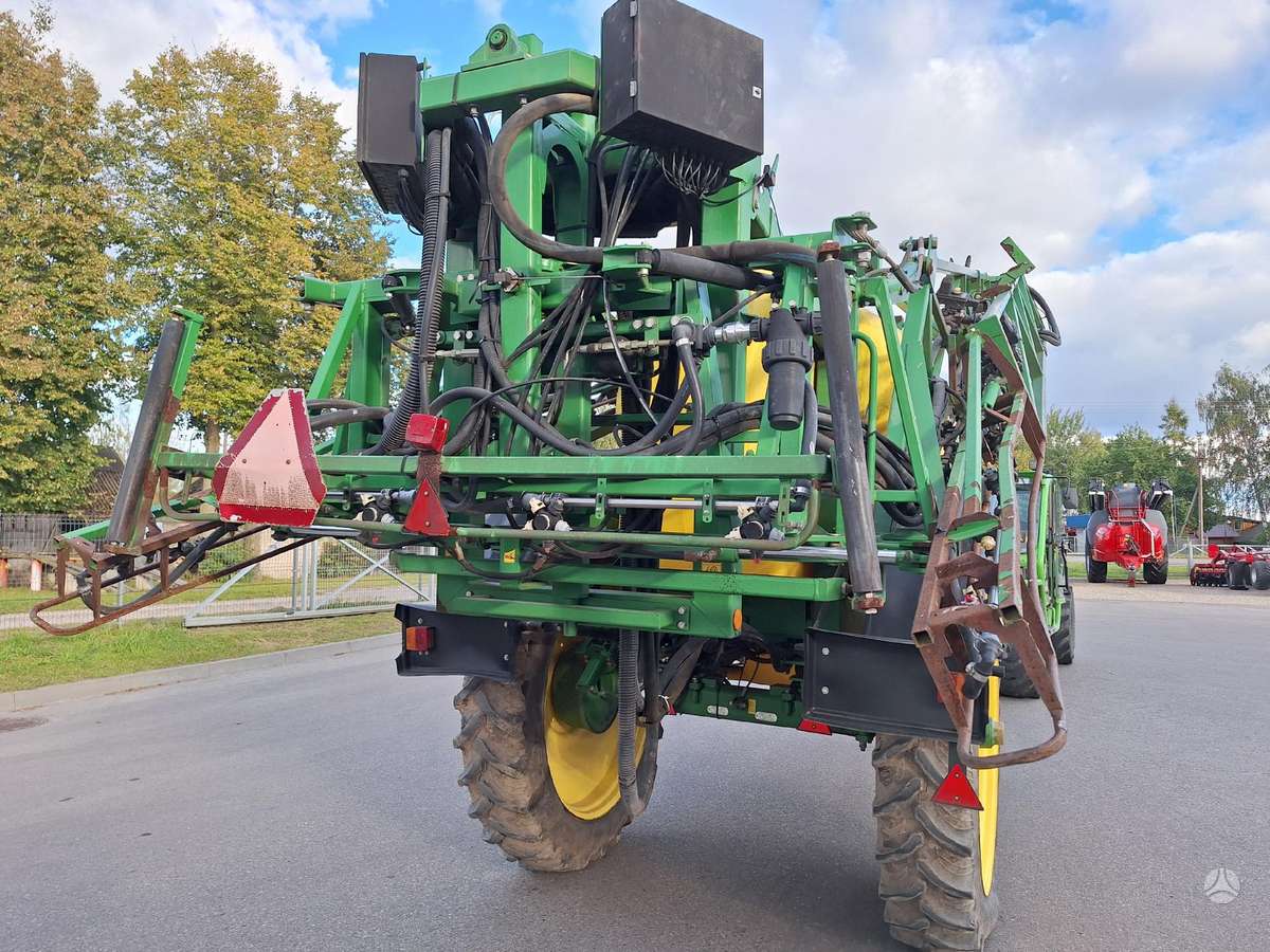 John Deere 840, sprayers