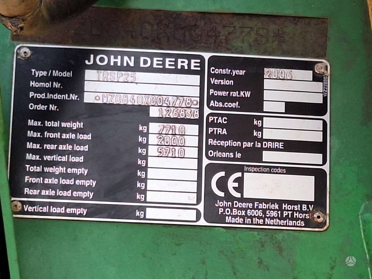 John Deere 840, sprayers