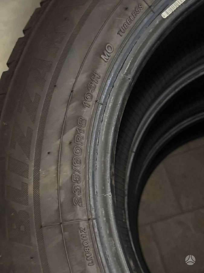 Bridgestone BLIZZAK LM-80 EVO, winter 235/60 R18