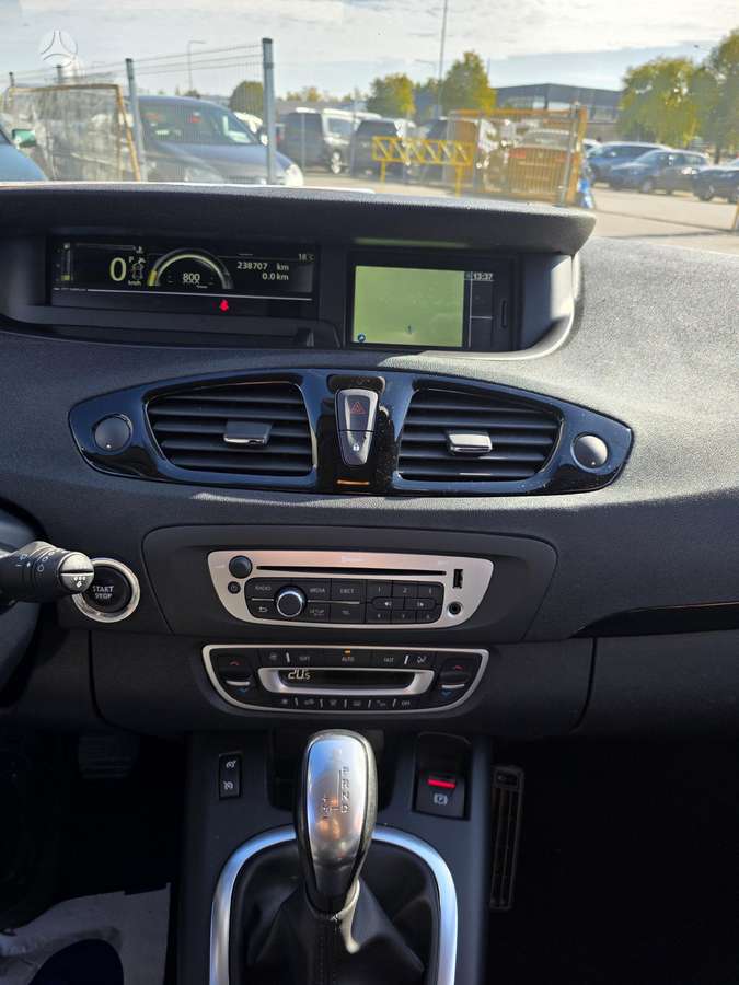 Renault Grand Scenic - 10
