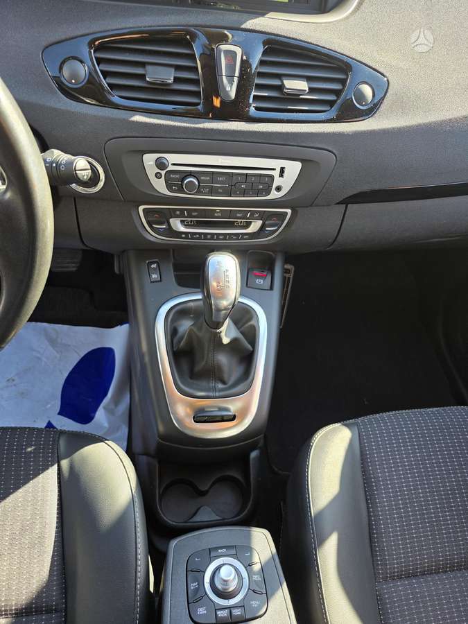 Renault Grand Scenic - 11