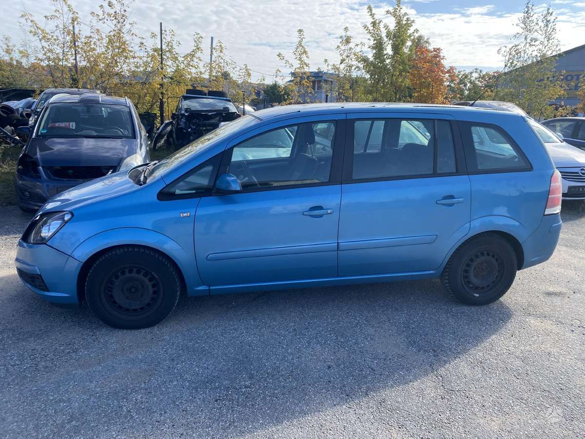 Opel Zafira dalimis