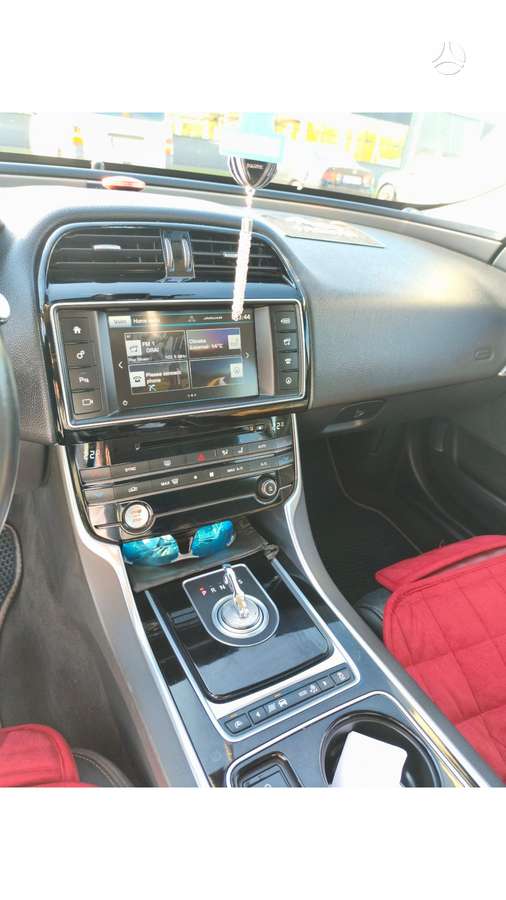 Jaguar XE, 2.0 l., Седан