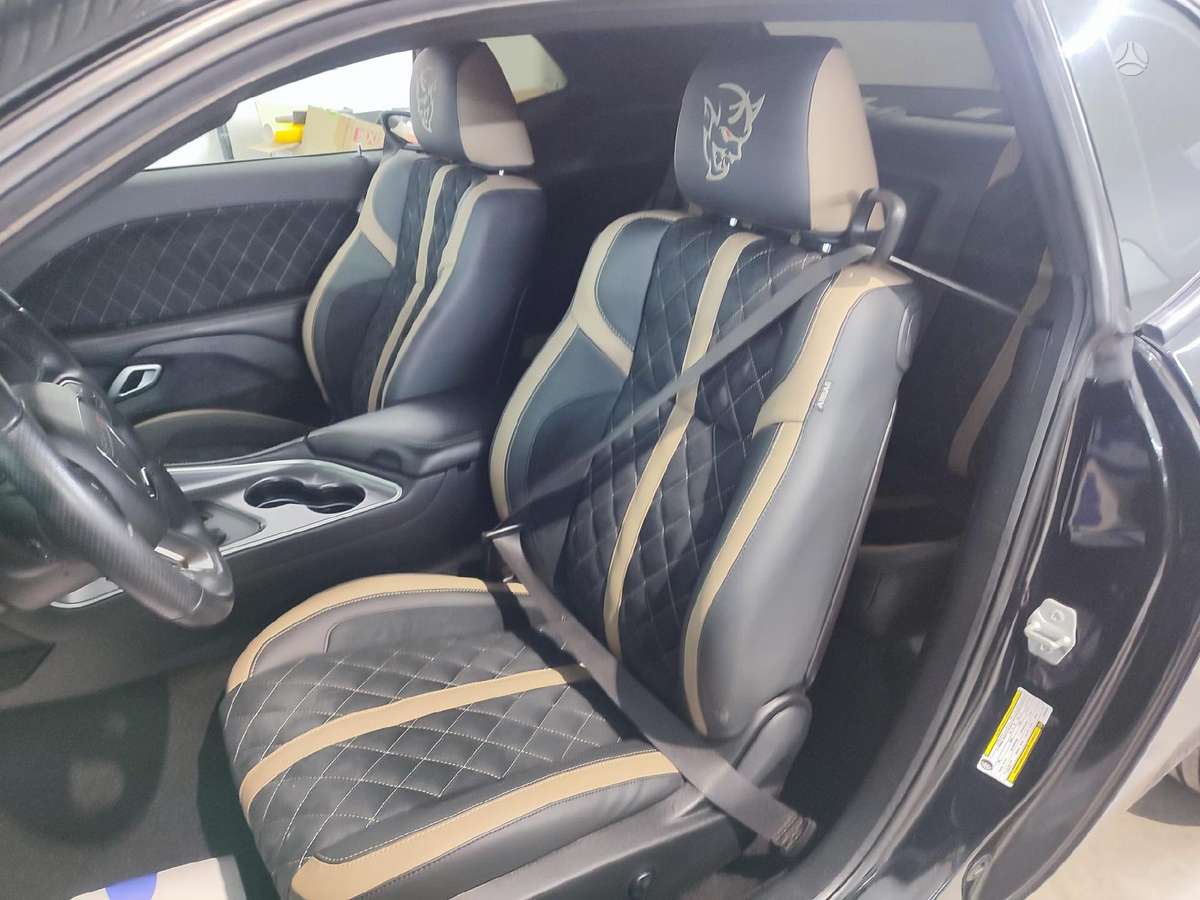 Dodge Challenger детали салона