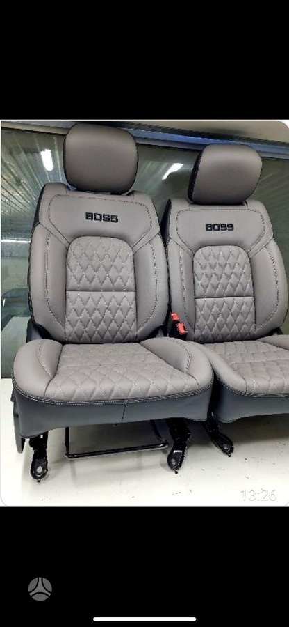 Dodge Ram salono detalės
