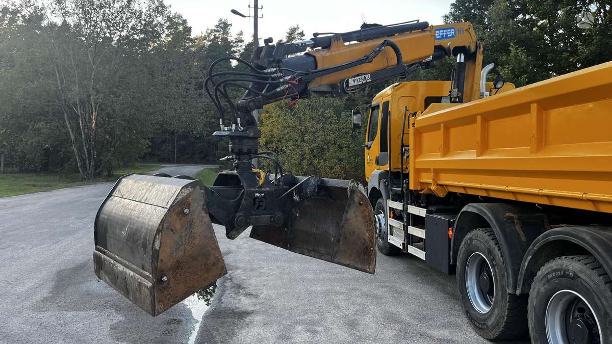 Renault Kerax, самосвалы с краном