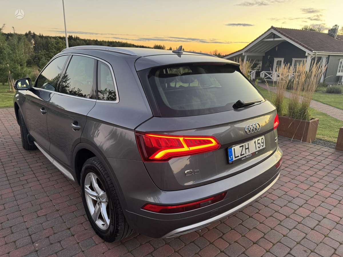 Audi Q5, off-road / crossover