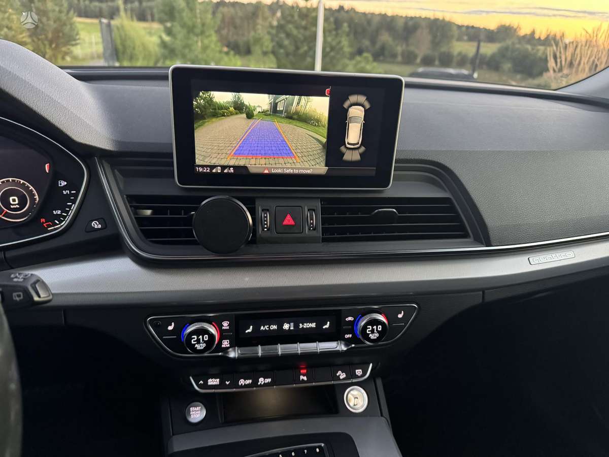Audi Q5, off-road / crossover