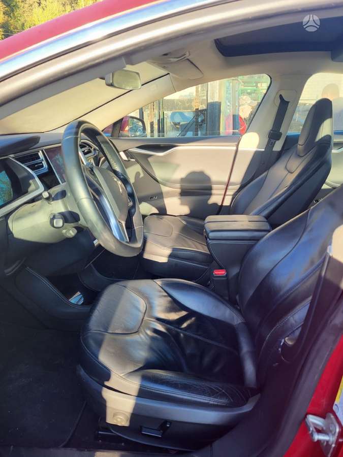 Tesla Model S dalimis