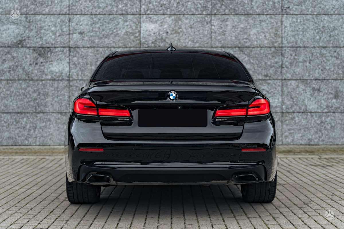 BMW 530, Седан