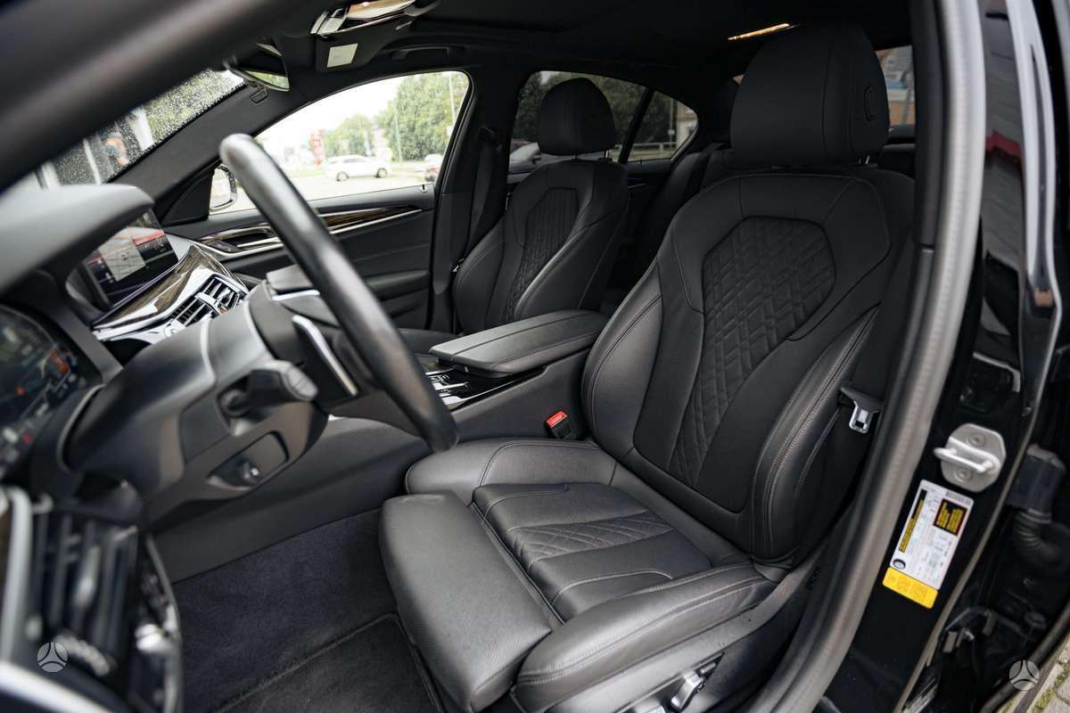 BMW 530, Седан