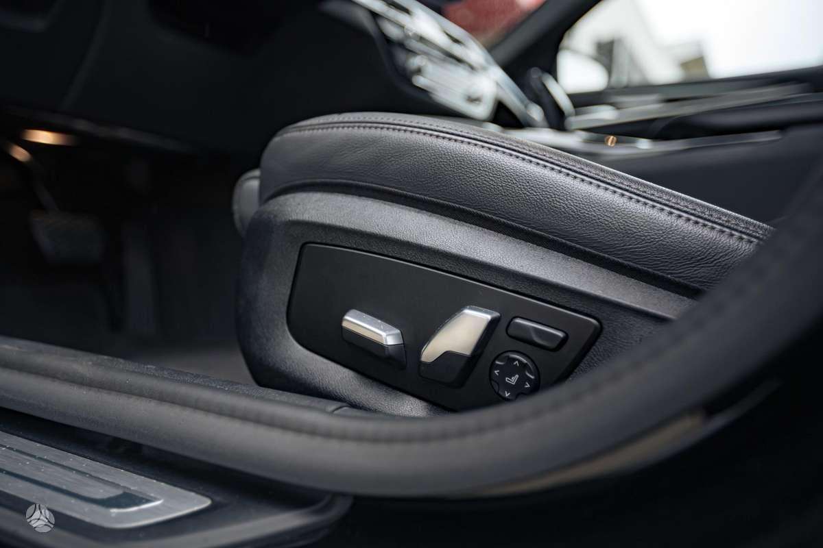 BMW 530, saloon / sedan
