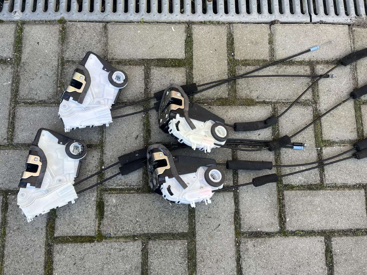 Subaru Outback durys