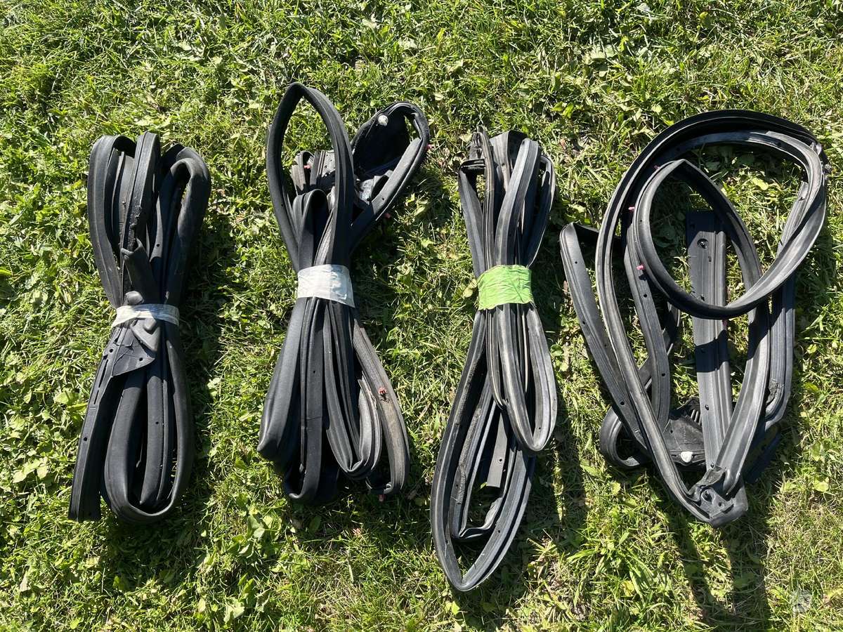 Subaru Outback durys