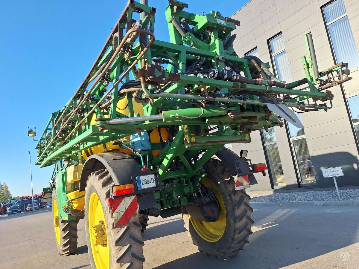 John Deere 5430i, самоходные разбрызгиватели