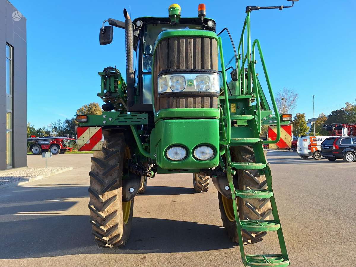 John Deere 5430i, самоходные разбрызгиватели