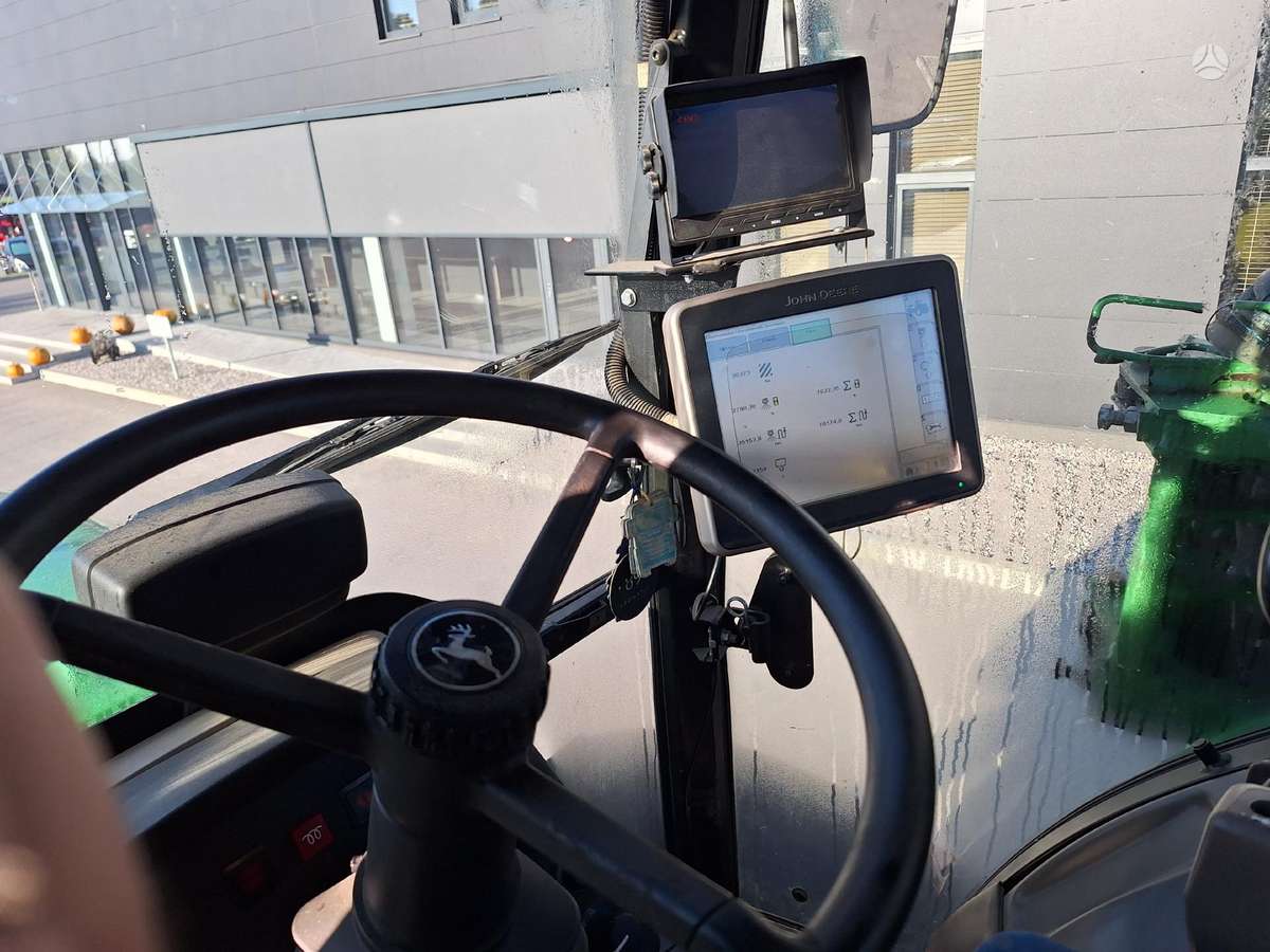 John Deere 5430i, самоходные разбрызгиватели
