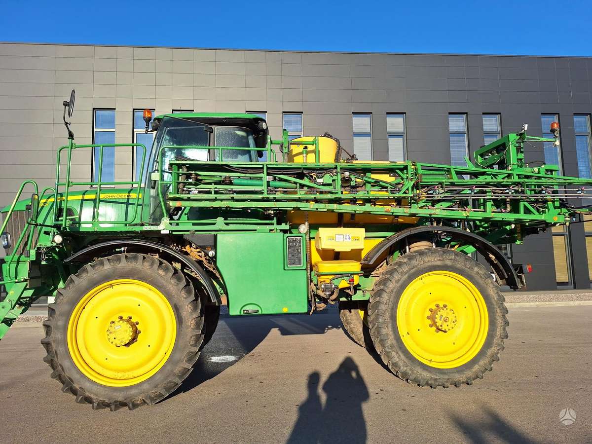 John Deere 5430i, самоходные разбрызгиватели