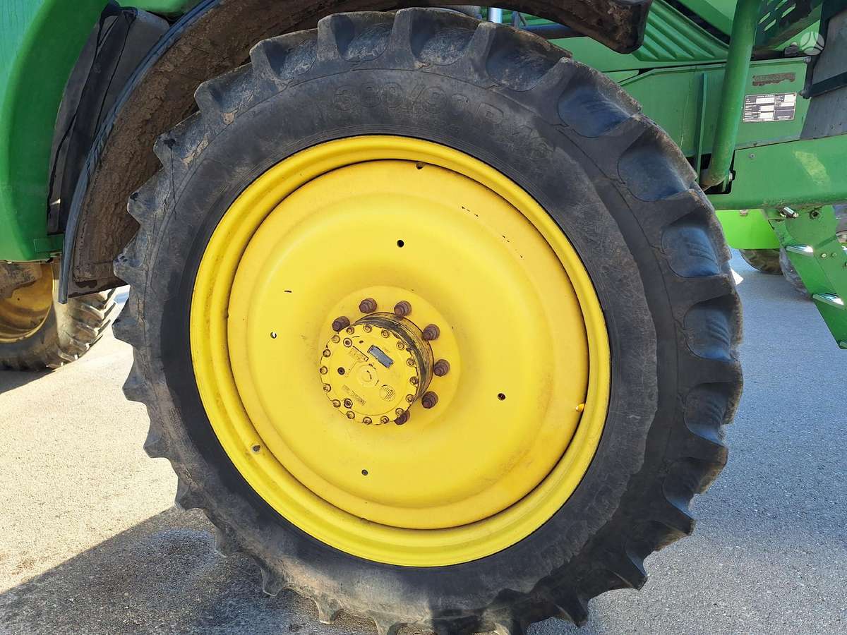 John Deere 5430i, самоходные разбрызгиватели