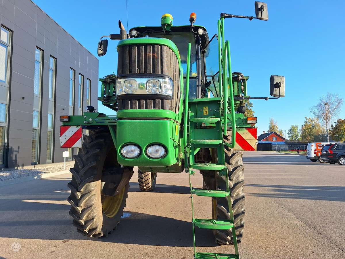 John Deere 5430i, самоходные разбрызгиватели