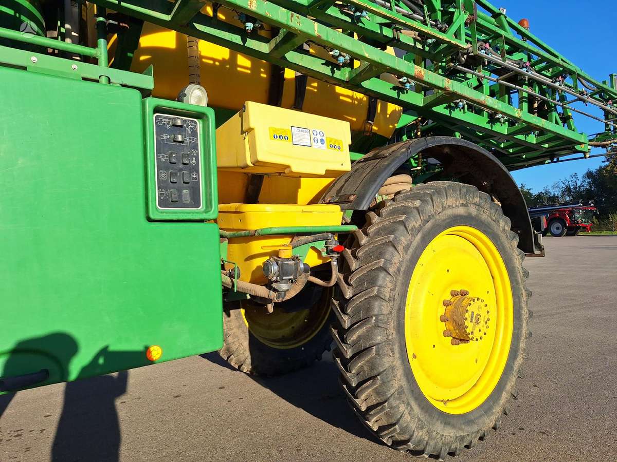 John Deere 5430i, самоходные разбрызгиватели
