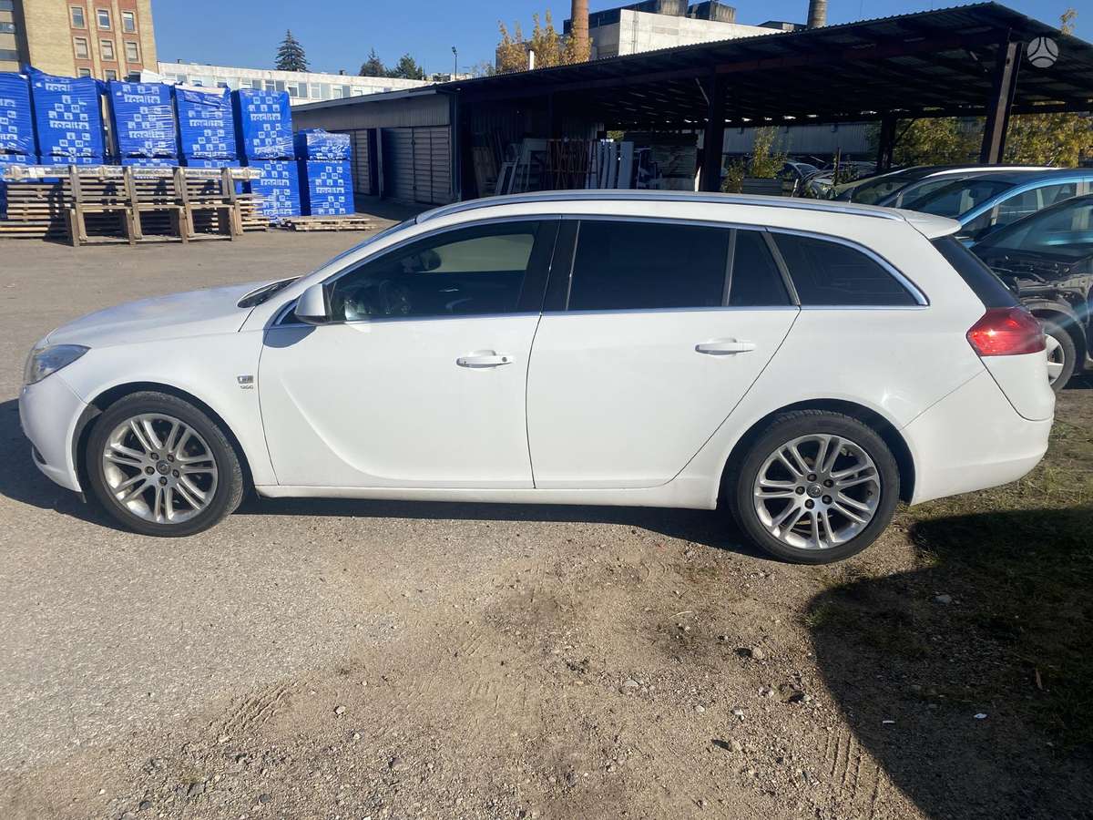 Opel Insignia dalimis