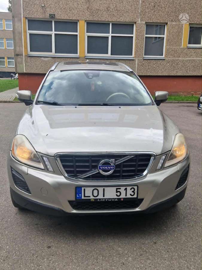Volvo XC60, 3.2 l., off-road / crossover