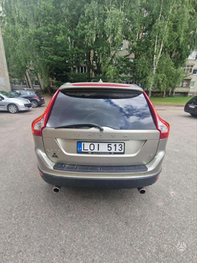 Volvo XC60, 3.2 l., off-road / crossover