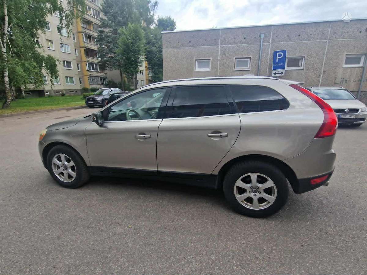 Volvo XC60, 3.2 l., off-road / crossover