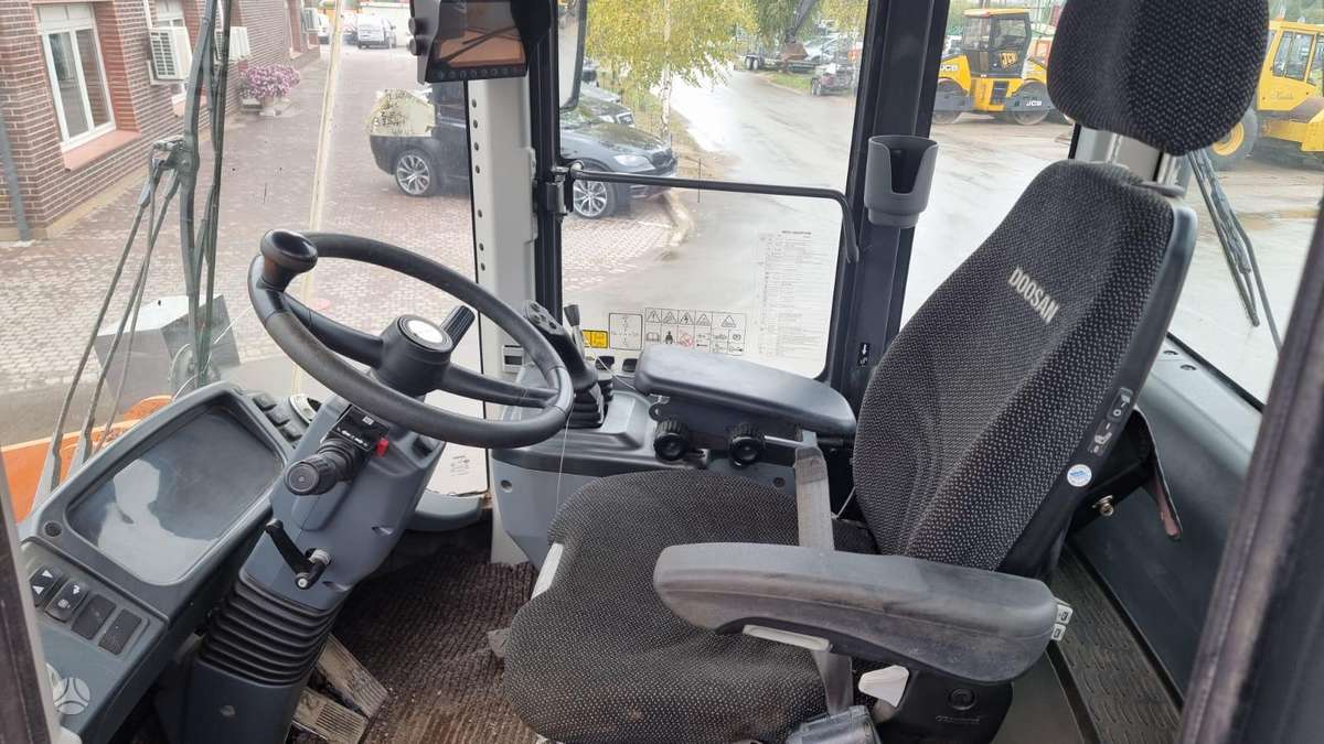 Doosan DL200-3, фронтальные погрузчики