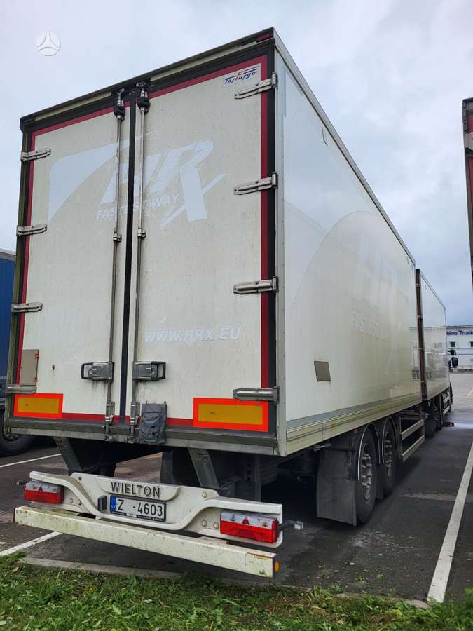 Renault D, isothermal trucks