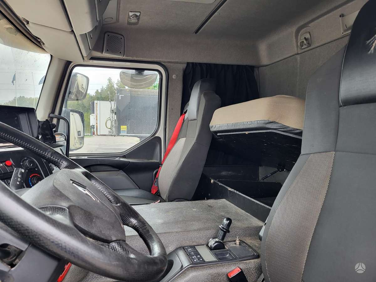 Renault D, isothermal trucks