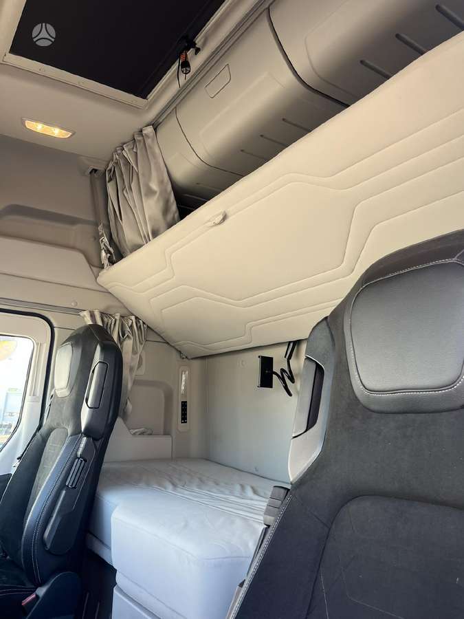 Ford F-MAX, double sleeper