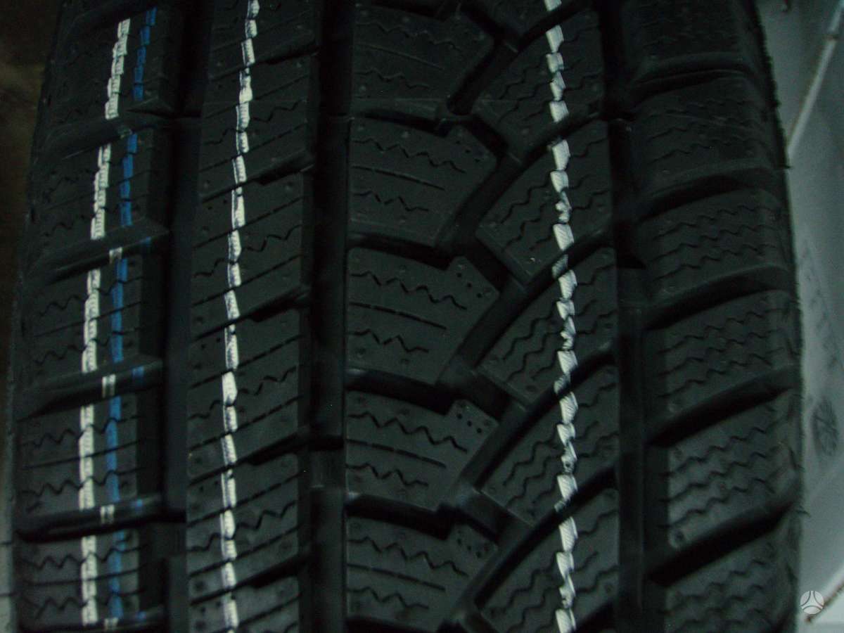 Kumho, žieminės 225/45 R18