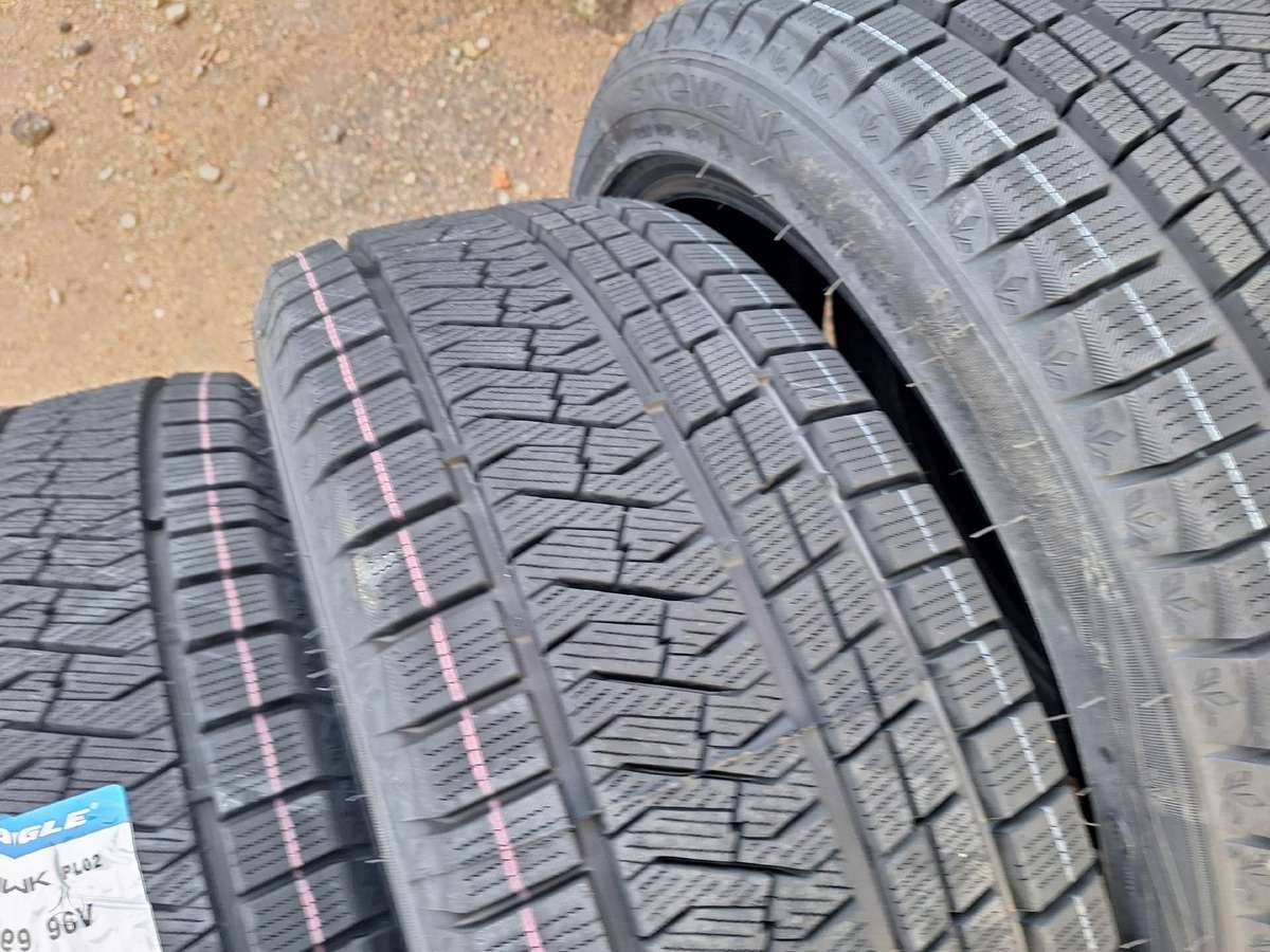 Triangle, winter 225/45 R19