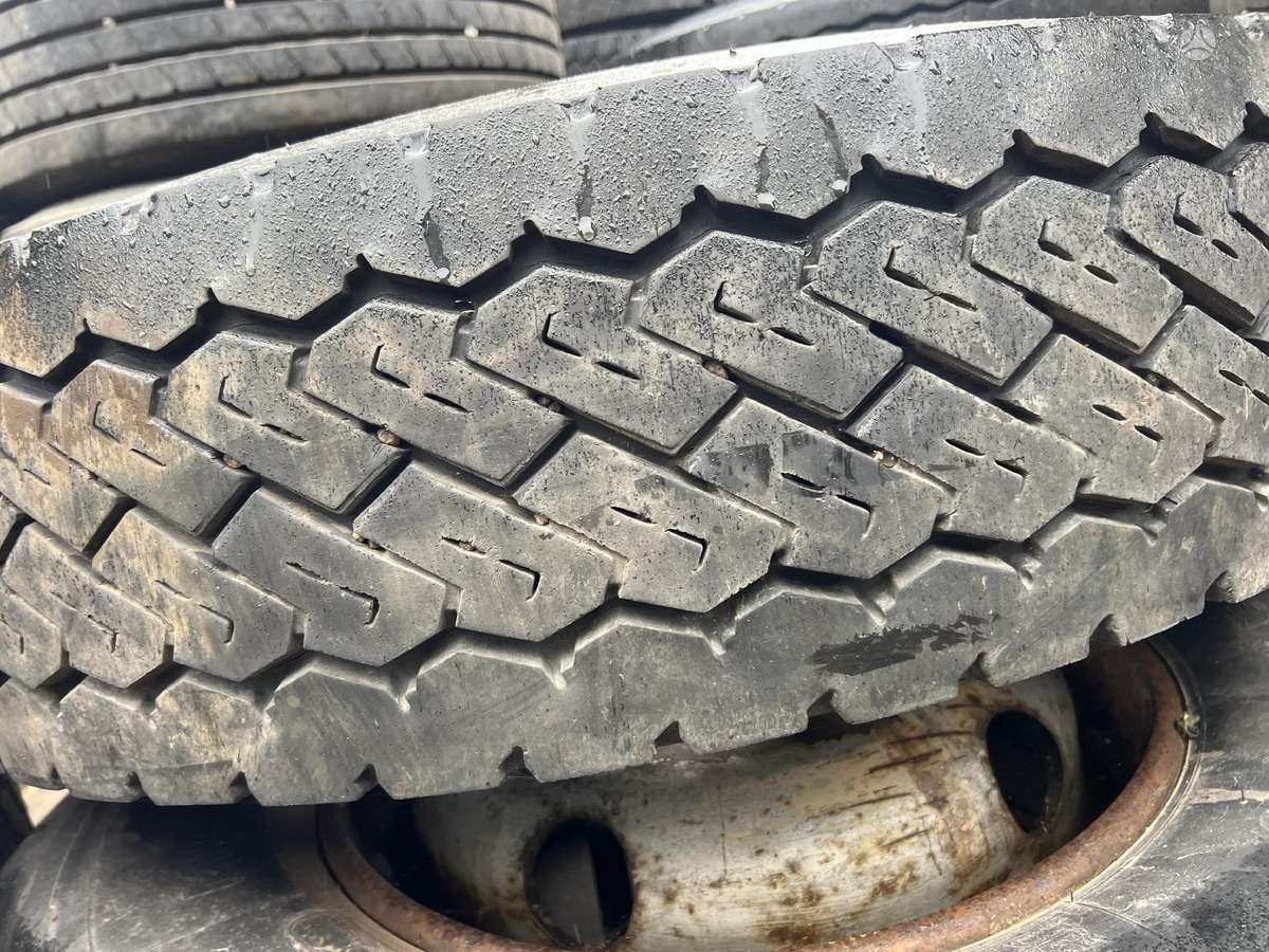 Michelin R12 22,5, universalios 12/Nėra R22,5