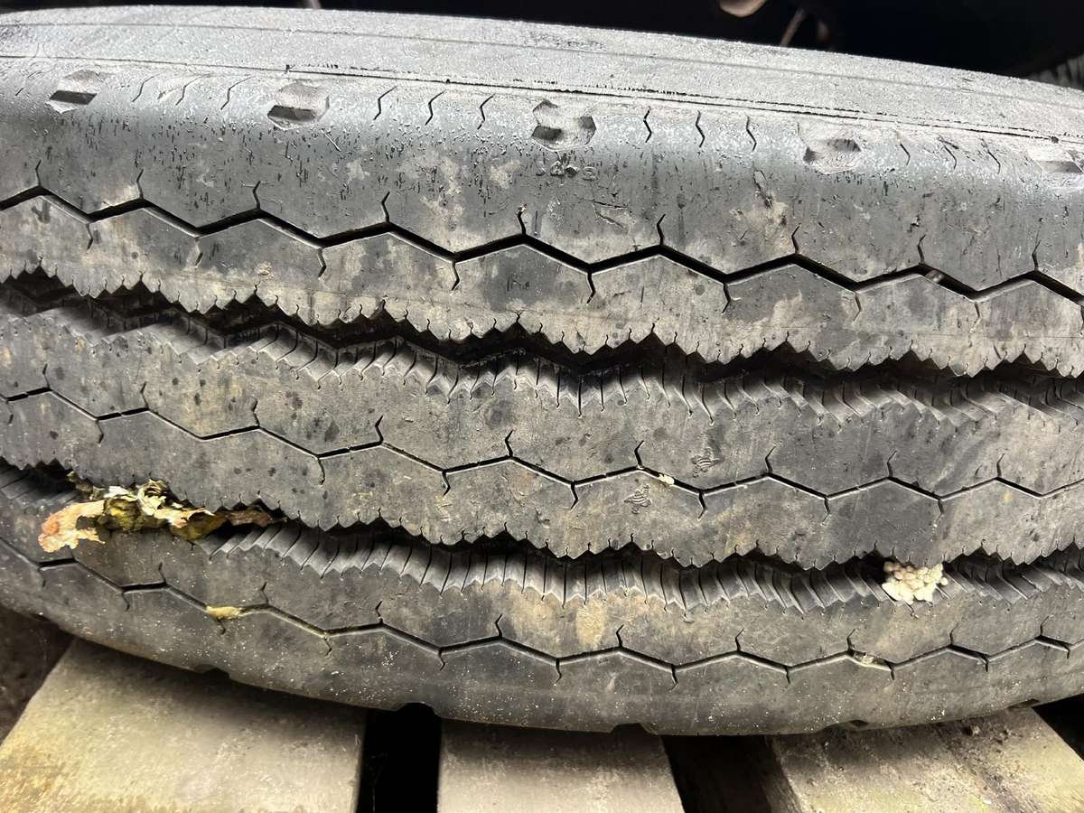 Michelin R12 22,5, universalios 12/Nėra R22,5
