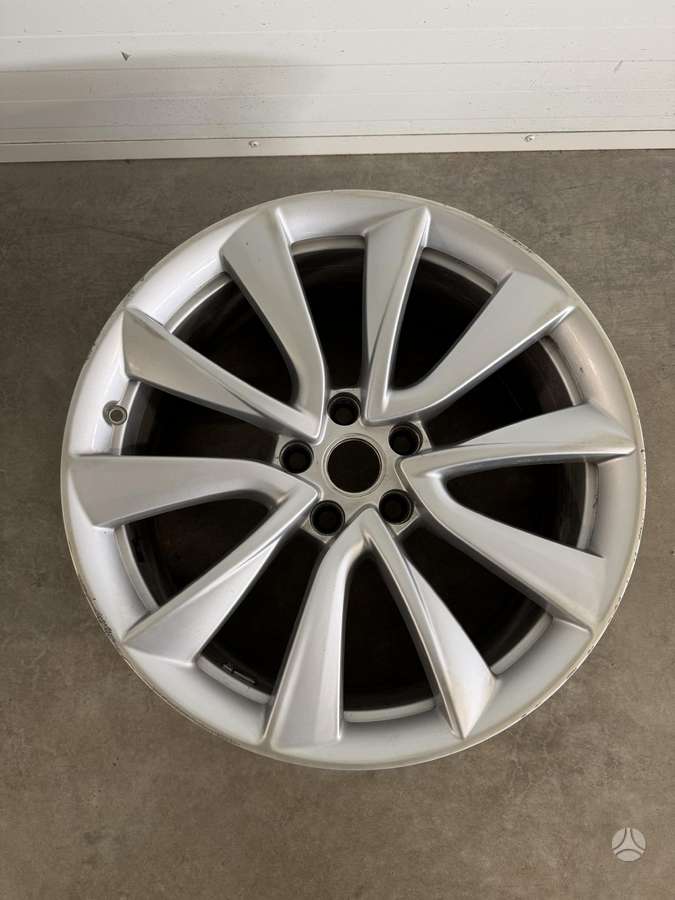 Tesla Model 3 kėbulo dalys